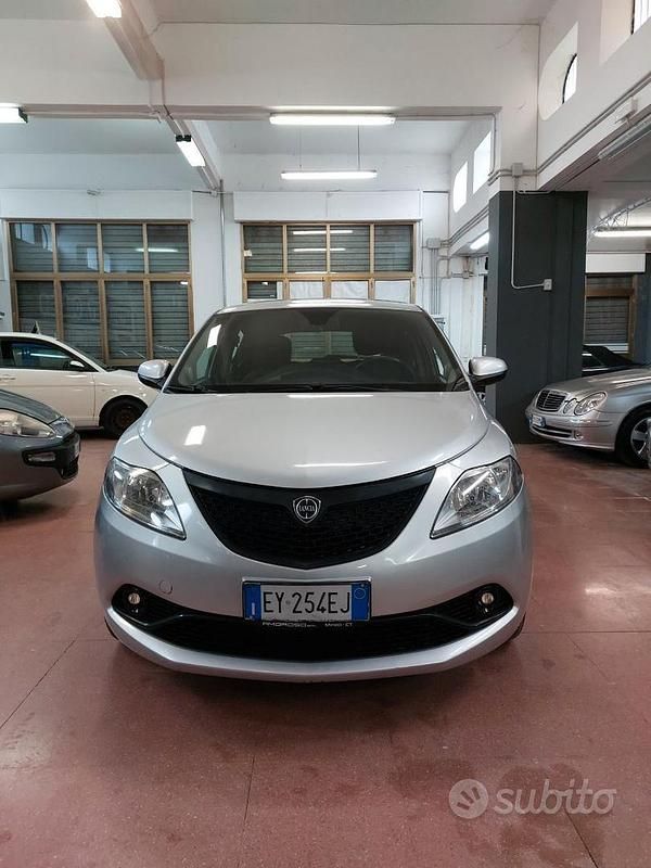 Usata Lancia Ypsilon 95 CV (69 kW) 2015 Grigio Utilitaria