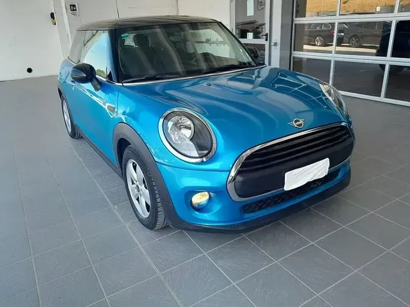 Usata Mini ONE 75 CV (55 kW) 2018 Blu Utilitaria