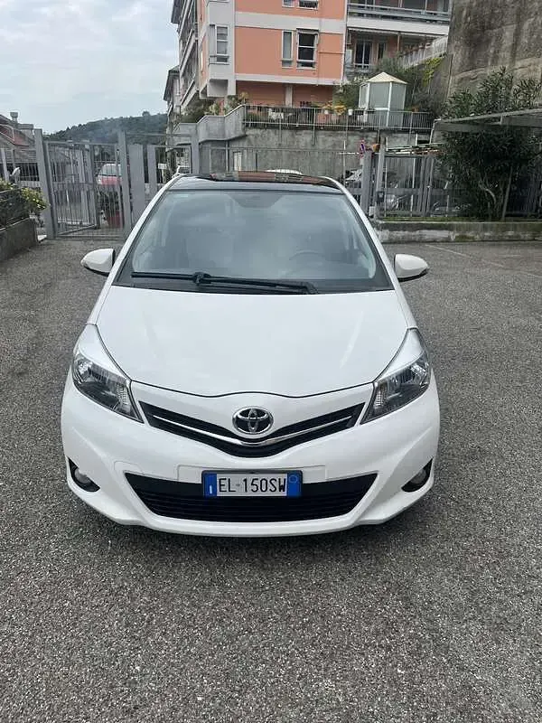 Usata Toyota Yaris Lounge 90 CV (66 kW) 2012 Utilitaria