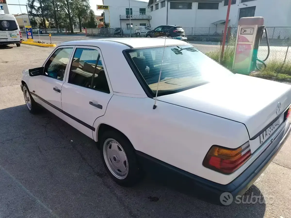 Usata Mercedes E200 1987 Bianco Berlina
