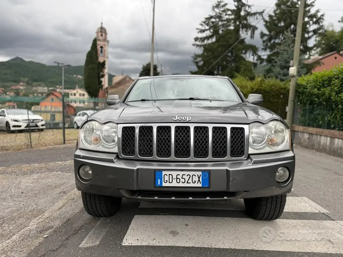 Usata Jeep Grand Cherokee Overland 218 CV (160 kW) 2007 Grigio SUV