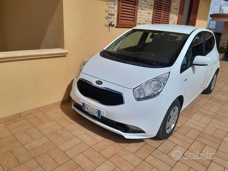 Usata Kia Venga 90 CV (66 kW) 2019 Bianco Utilitaria