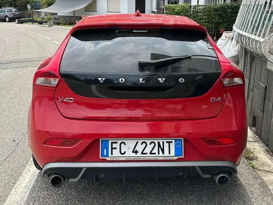 Usata Volvo V40 R-Design Momentum 190 CV (139 kW) 2016 Rosso Berlina