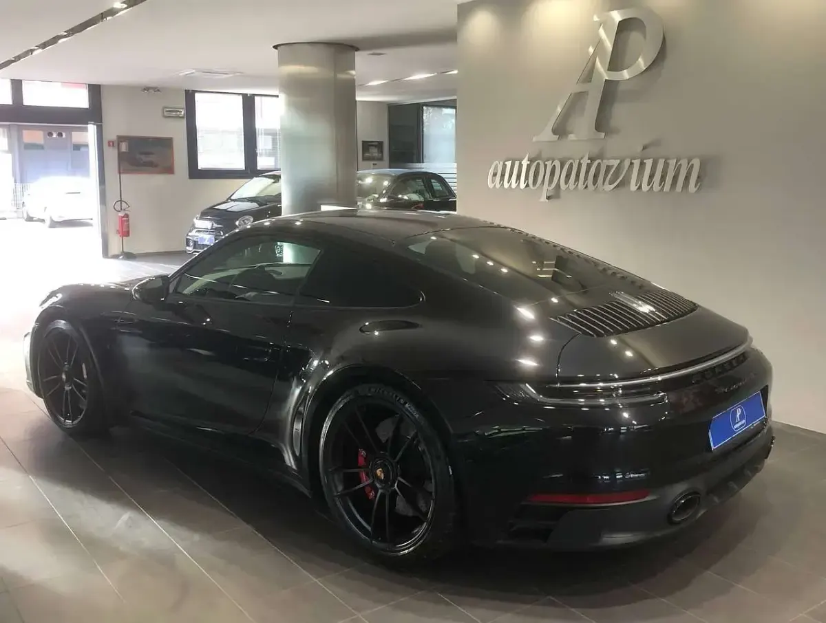 Usata Porsche 992 480 CV (353 kW) 2024 Nero jet metalizzato Coupé