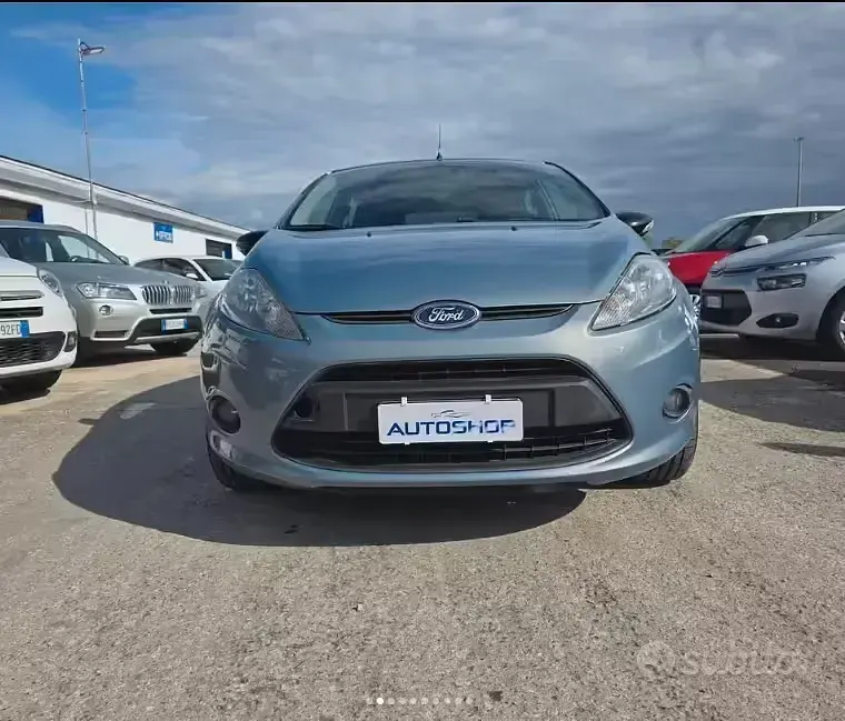 Usata Ford Fiesta Titanium 92 CV (67 kW) 2010 Blu Berlina