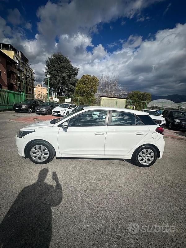 Usata Hyundai i20 Style 75 CV (55 kW) 2017 Bianco Berlina