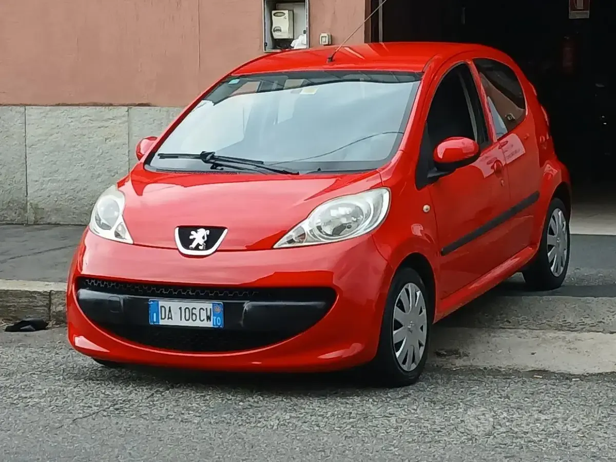 Usata Peugeot 107 68 CV (50 kW) 2006 Rosso Utilitaria