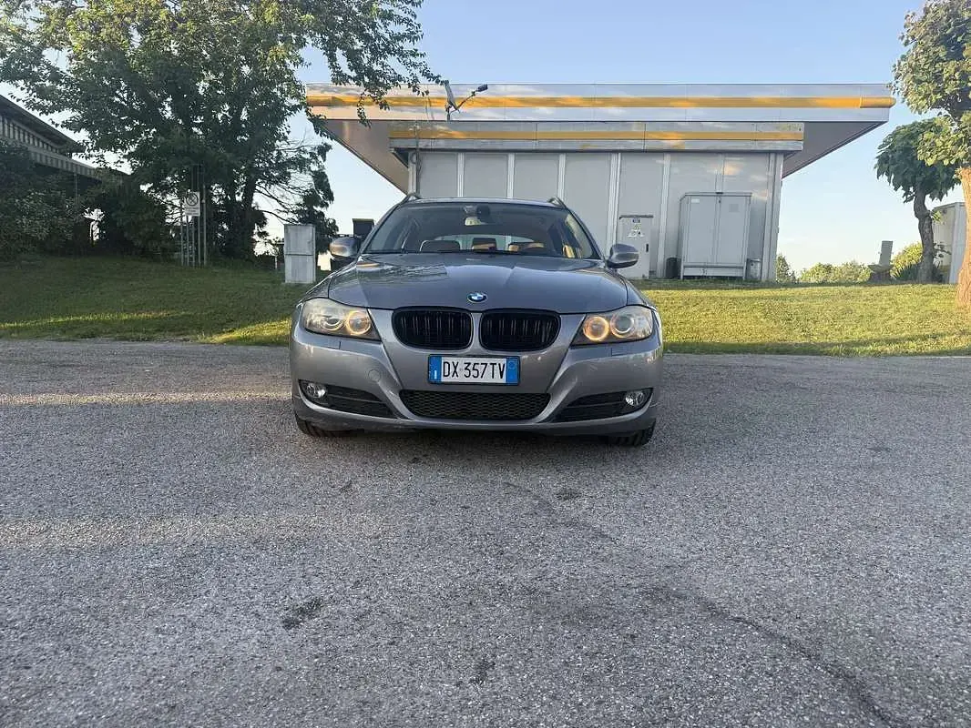 Usata BMW 320 177 CV (130 kW) 2009 Berlina