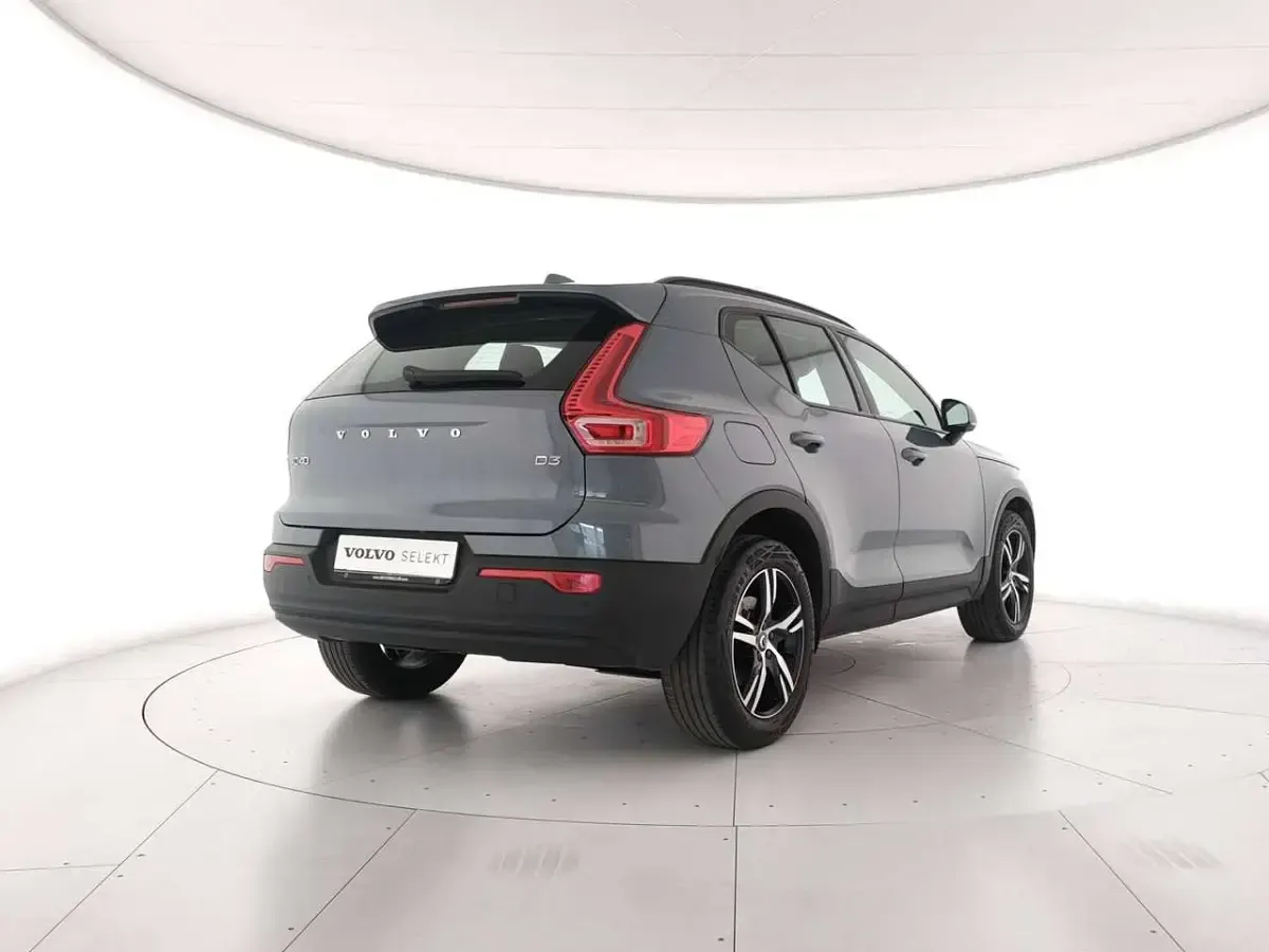 Usata Volvo XC40 Momentum 150 CV (110 kW) 2021 Grigio SUV