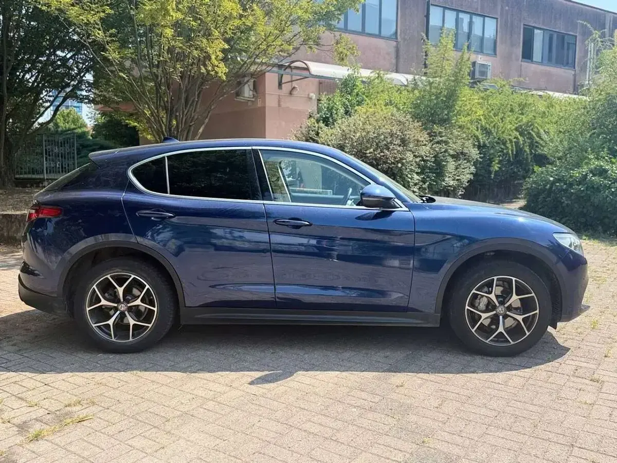Usata Alfa Romeo Stelvio Business 210 CV (154 kW) 2018 Blu/azzurro SUV