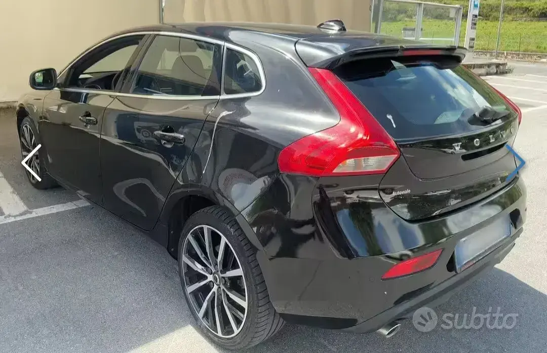 Usata Volvo V40 Inscription 190 CV (139 kW) 2018 Nero Berlina