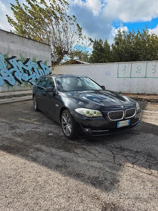Usata BMW 525 Comfort Edition 218 CV (160 kW) 2011 Nero Station wagon