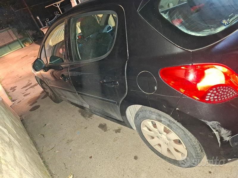 Usata Peugeot 207 88 CV (64 kW) 2007 Nero Berlina