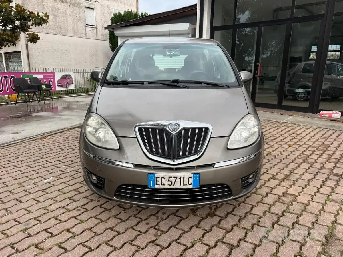 Usata Lancia Musa 90 CV (66 kW) 2010 Giallo Monovolume
