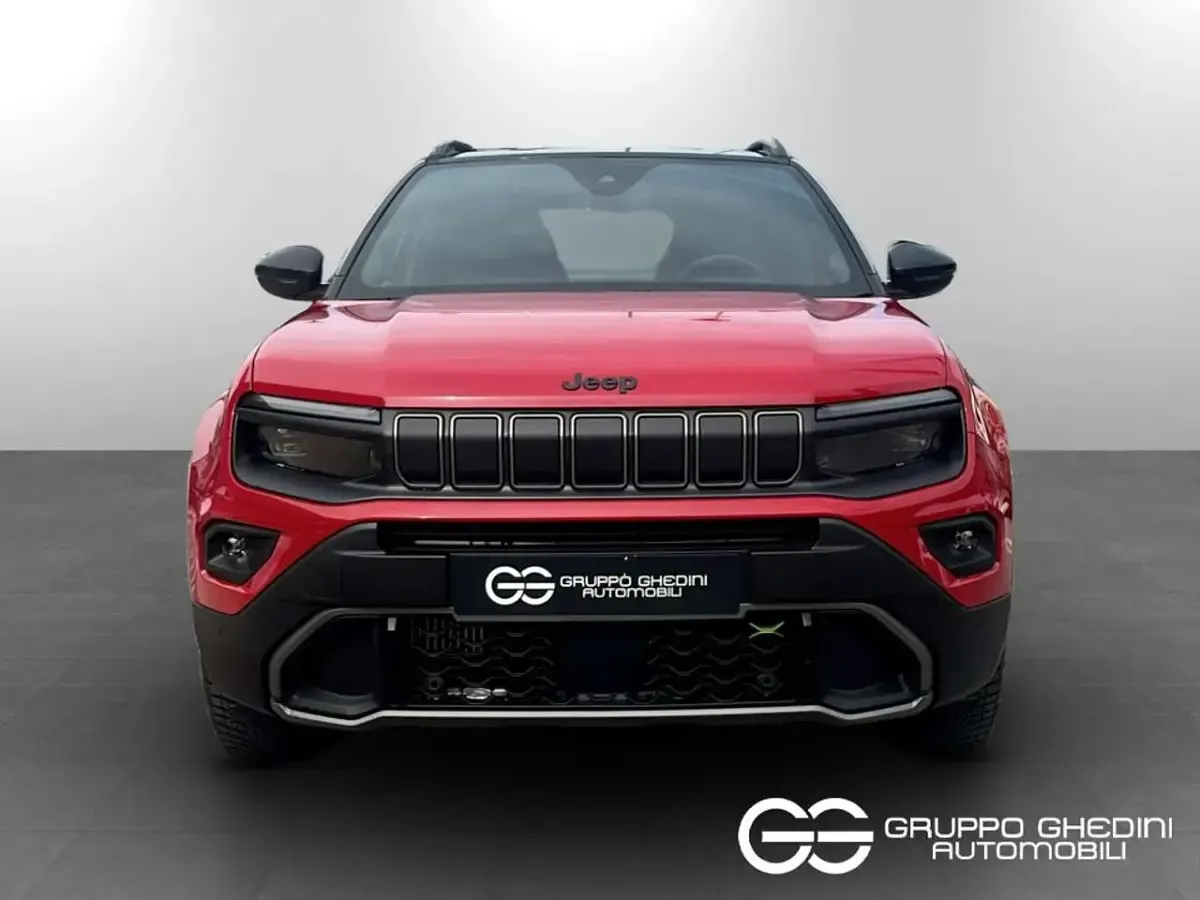 Nuova Jeep Avenger Overland 136 CV (100 kW) 2026 Ruby con tetto volcano SUV