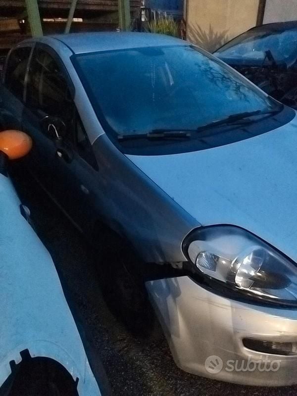 Usata Fiat Grande Punto 65 CV (47 kW) 2015 Grigio Utilitaria