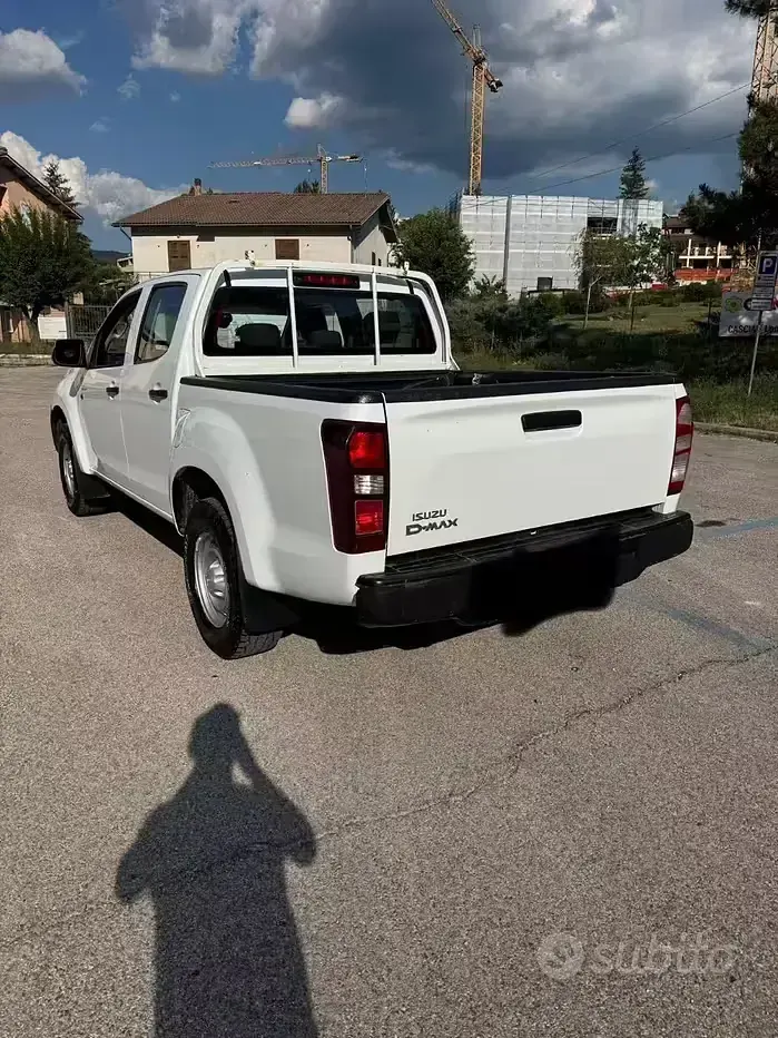 Usata Isuzu D-Max 101 CV (74 kW) 2021 Bianco Pick-up