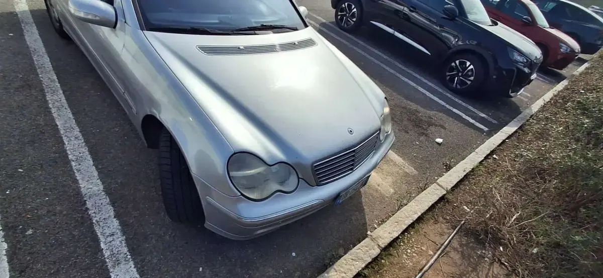 Usata Mercedes C200 Avantgarde 163 CV (119 kW) 2001 Argento Berlina