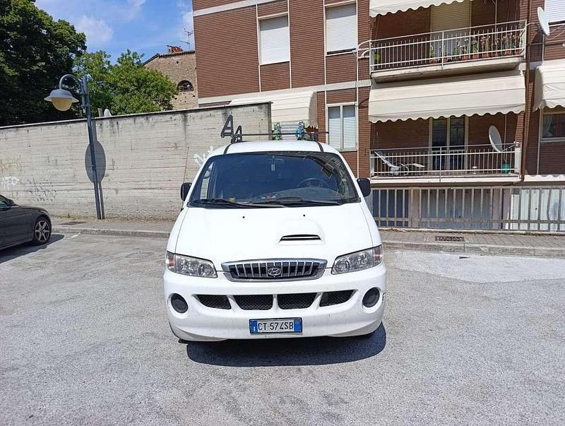 Usata 2001 Hyundai H-1 Monovolume | 4300 € (Buon prezzo) - Immagine 1/4
