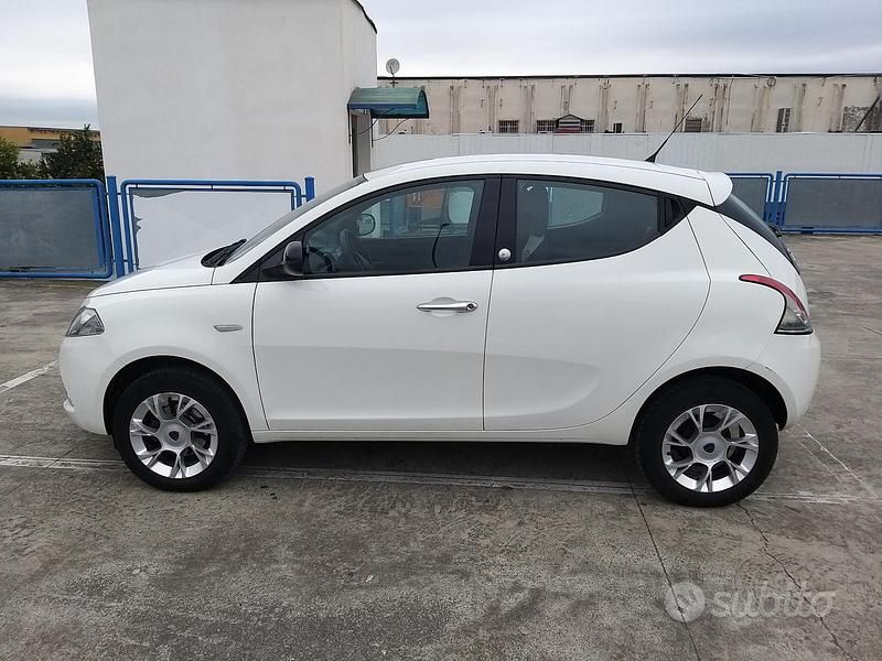 Bianco Usata 2016 Lancia Ypsilon Due volumi | 7400 € - Immagine 1/4