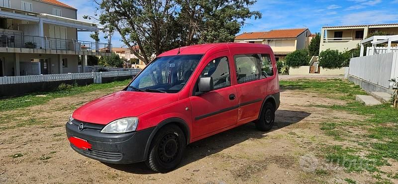 Usata Opel Combo 75 CV (55 kW) 2006 Berlina