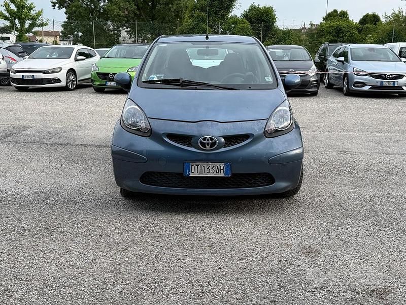 Blu Usata 2006 Toyota Aygo Due volumi | 3100 € (Cara) - Immagine 1/4