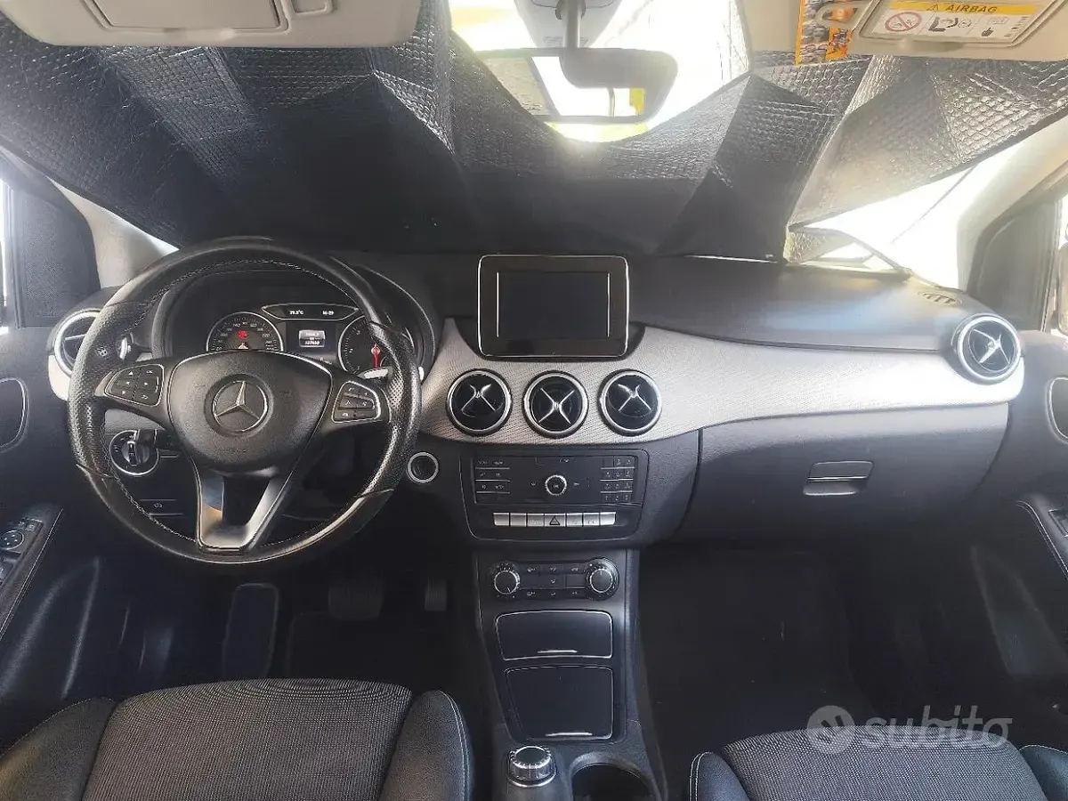 Usata Mercedes 180 109 CV (80 kW) 2015 Nero Berlina
