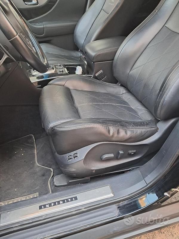 Usata Infiniti Fx30 Premium 238 CV (175 kW) 2011 Nero SUV