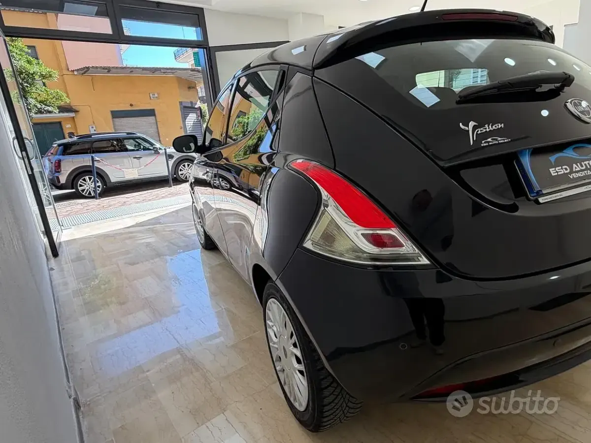 Usata Lancia Ypsilon Gold 69 CV (50 kW) 2016 Nero Utilitaria