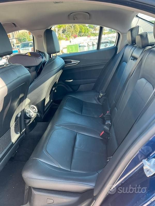 Usata Alfa Romeo Giulia 180 CV (132 kW) 2016 Blu Berlina