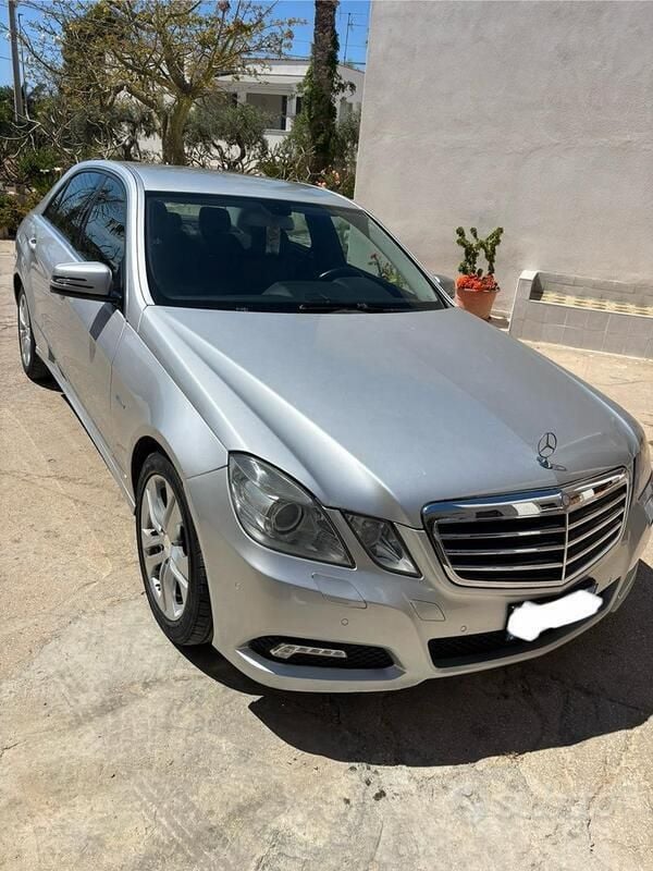 Usata Mercedes E220 170 CV (125 kW) 2009 Grigio Berlina