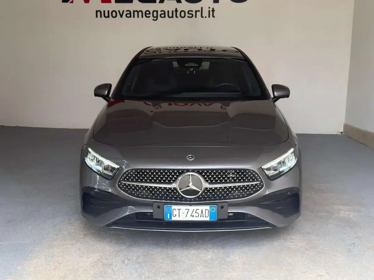 Usata Mercedes A180 AMG Line Premium Plus 116 CV (85 kW) 2024 Grigio Berlina