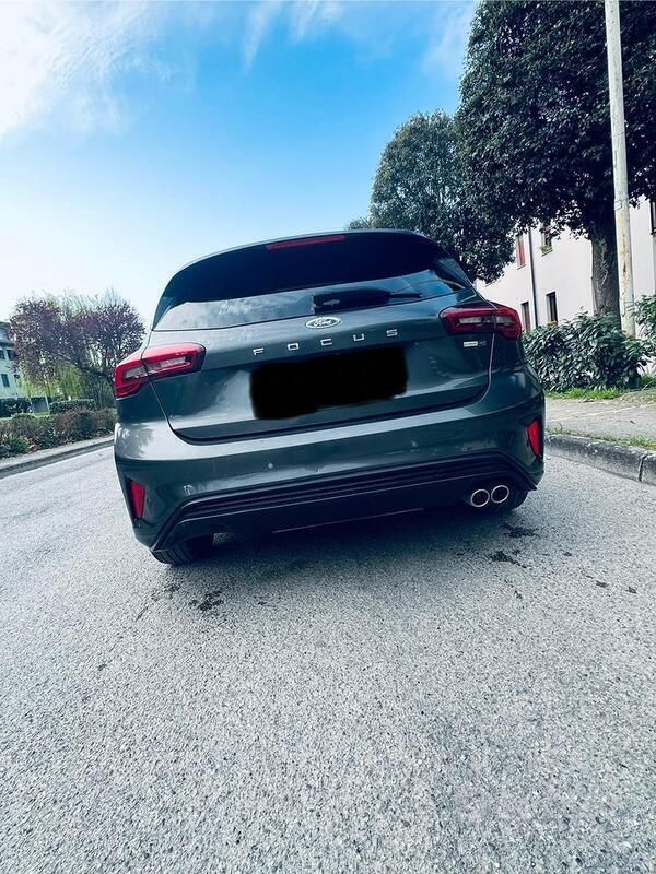 Usata Ford Focus ST-Line 125 CV (91 kW) 2023 Grigio Utilitaria