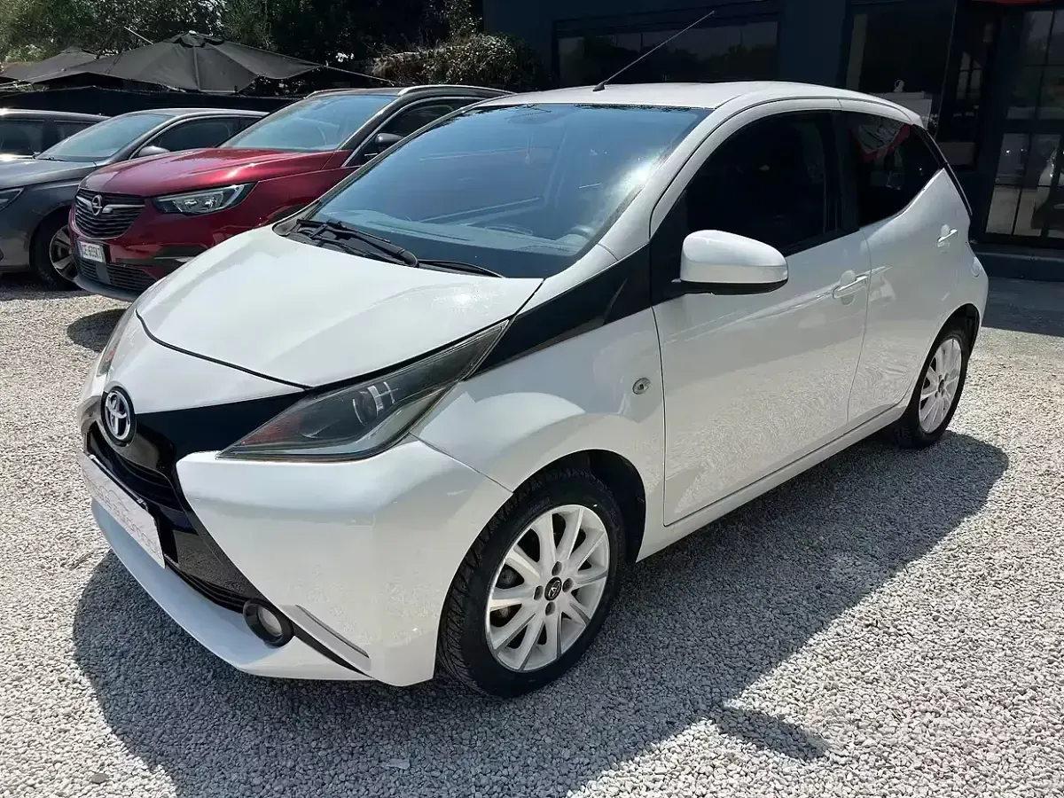Usata Toyota Aygo X-wave 69 CV (50 kW) 2015 Bianco Utilitaria