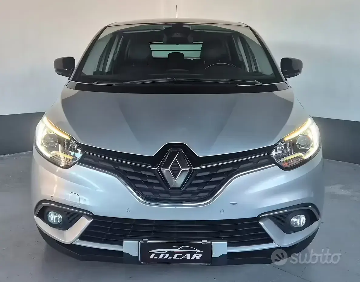 Usata Renault Scénic IV Intens 110 CV (80 kW) 2017 Argento Monovolume
