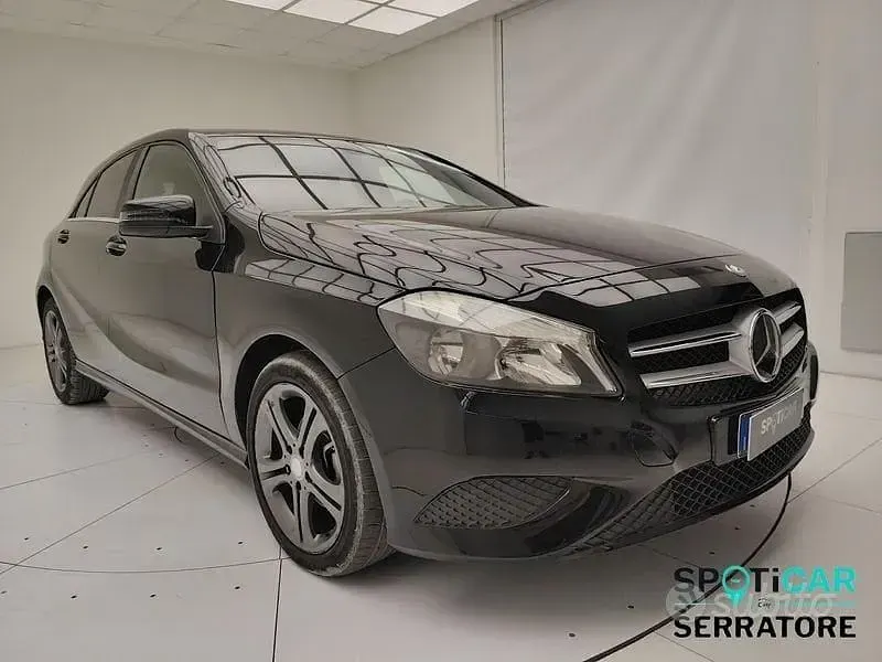 Usata Mercedes A180 109 CV (80 kW) 2015 Nero Utilitaria