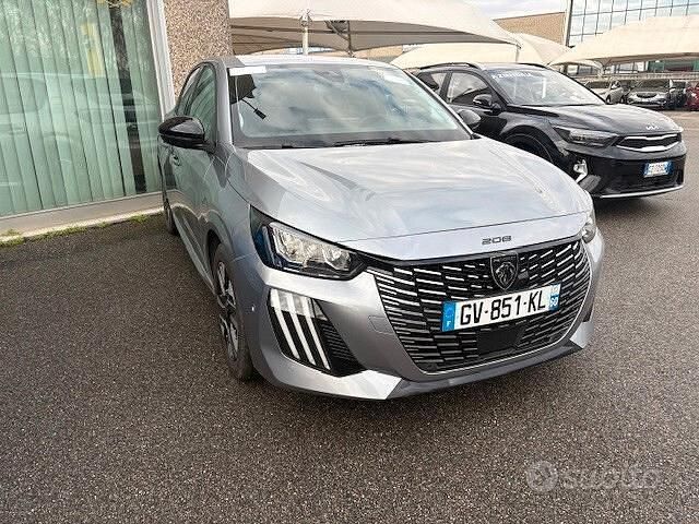 Usata Peugeot 208 Allure 101 CV (74 kW) 2024 Grigio Utilitaria