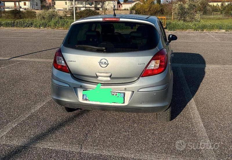 Usata Opel Corsa 2011 Grigio Utilitaria