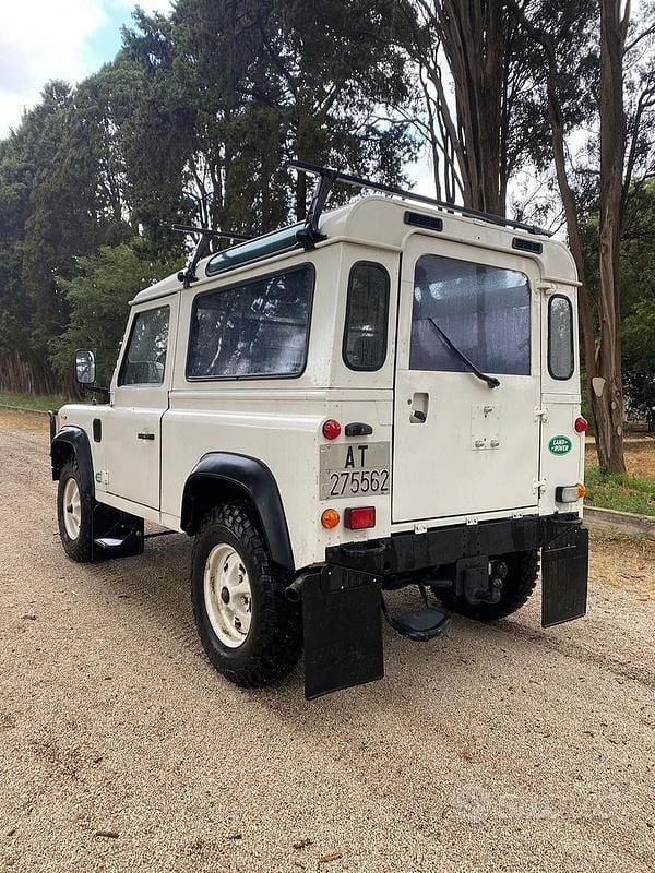 Bianco Usata 1988 Land Rover Defender SUV | 15.000 € - Immagine 1/4