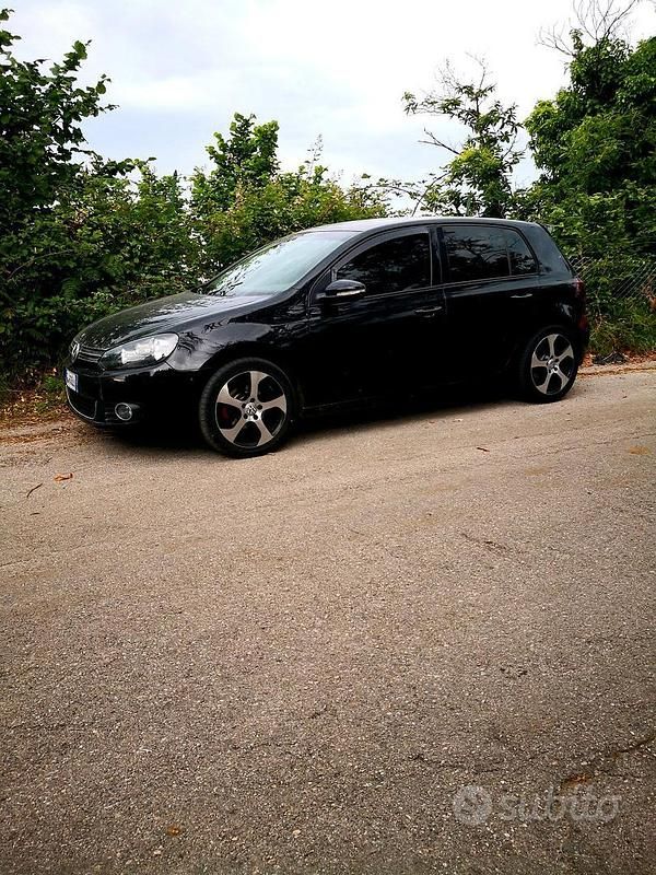 Usata VW Golf VI 105 CV (77 kW) 2012 Nero Utilitaria
