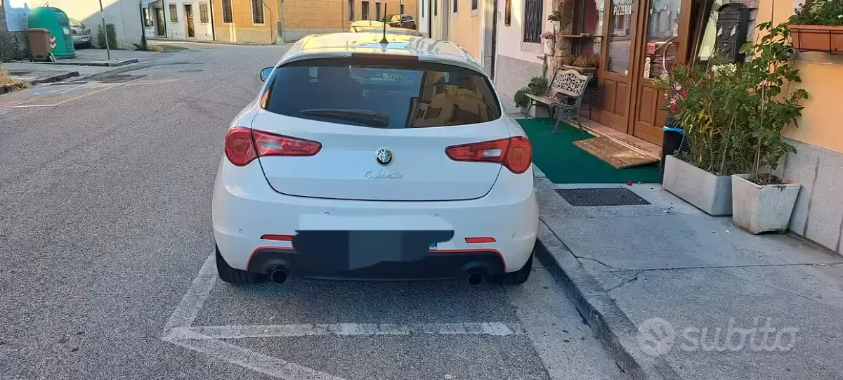 Usata Alfa Romeo Giulietta Veloce 140 CV (102 kW) 2013 Bianco Utilitaria