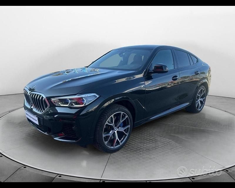 Usata BMW X6 M Sport 286 CV (210 kW) 2022 Black sapphire metallizzato SUV