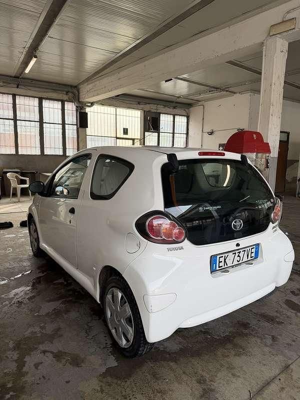 Usata Toyota Aygo Connect Style 73 CV (53 kW) 2011 Utilitaria