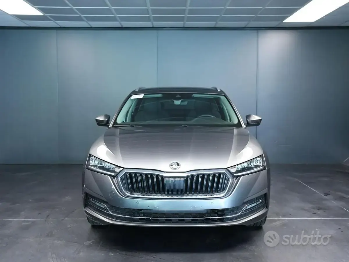 Usata Skoda Octavia Style 116 CV (85 kW) 2023 Grigio Station wagon