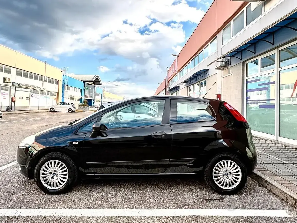 Usata Fiat Grande Punto Active 65 CV (47 kW) 2006 Nero Utilitaria