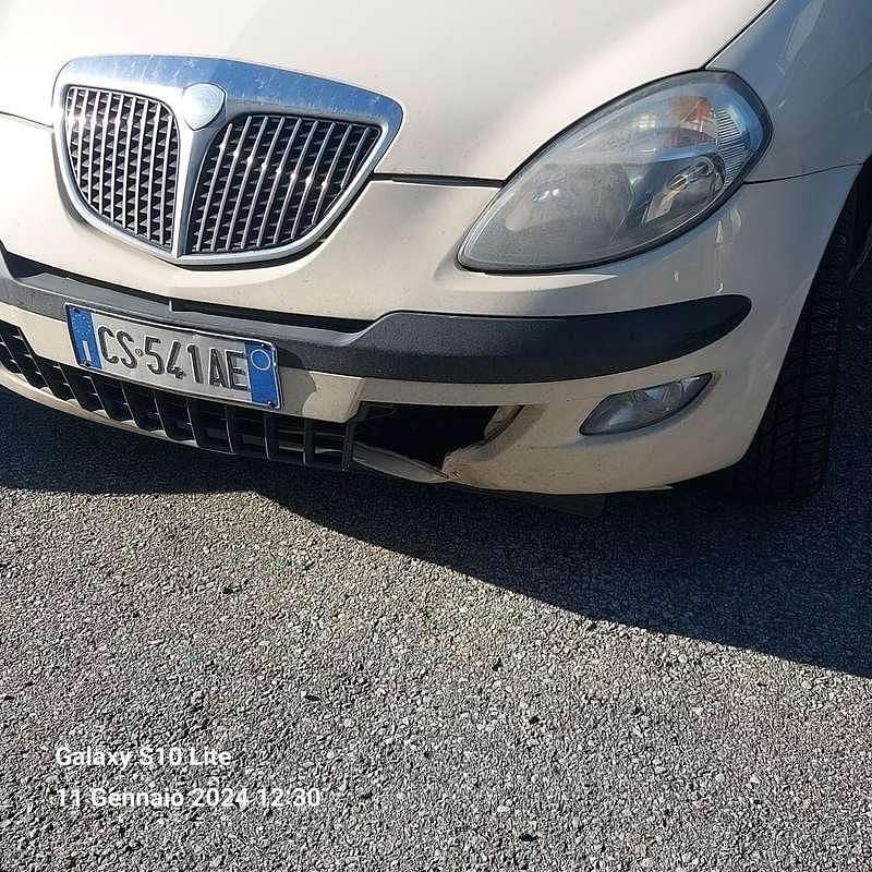Usata Lancia Ypsilon 69 CV (50 kW) 2004 Beige Utilitaria