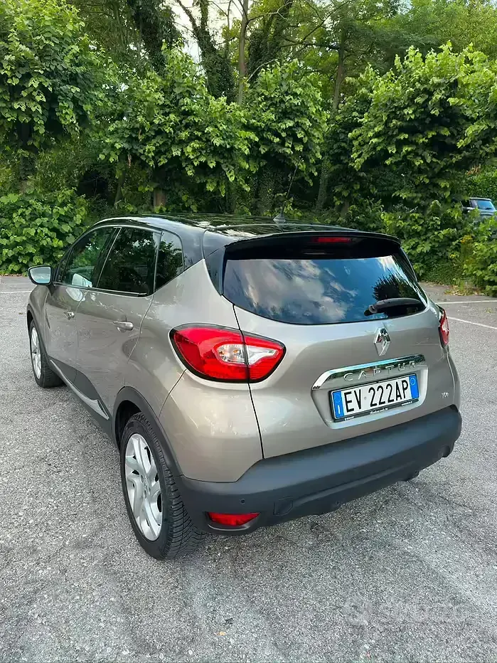 Usata Renault Captur 90 CV (66 kW) 2014 Giallo SUV