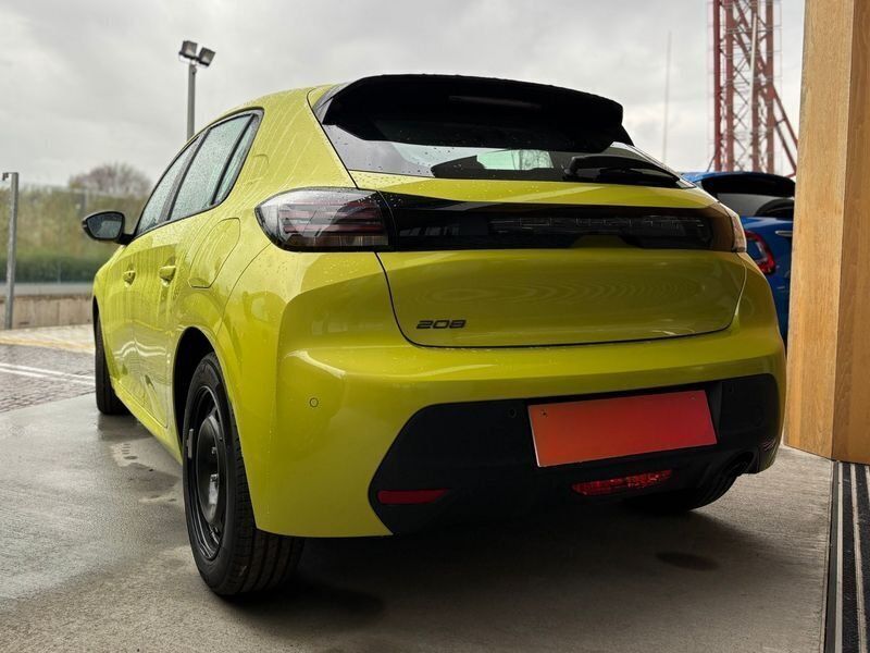 Usata Peugeot 208 Style 75 CV (55 kW) 2024 Giallo Utilitaria