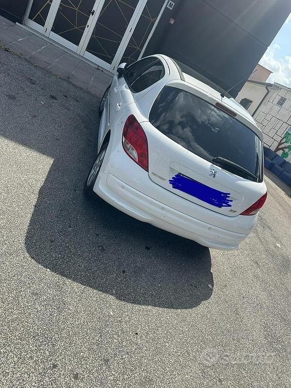 Usata Peugeot 207 75 CV (55 kW) 2011 Bianco Utilitaria