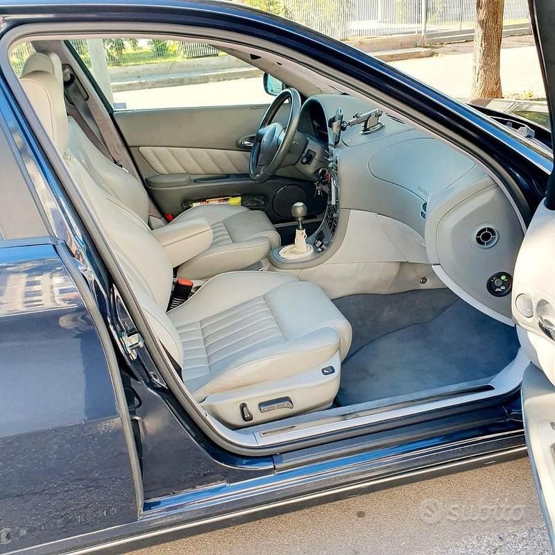 Usata Alfa Romeo 166 175 CV (128 kW) 2004 Blu Berlina
